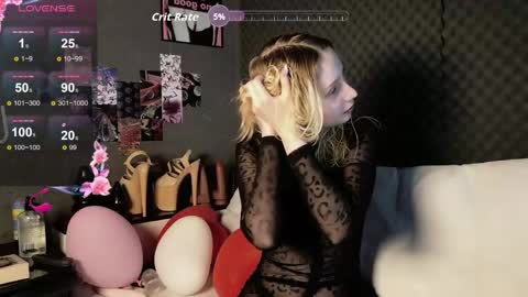 fluffy_cloude online show from April 23, 2026, 5:41 am