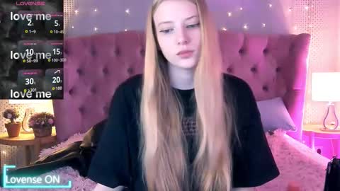 Mia online show from September 20, 2025, 10:33 pm