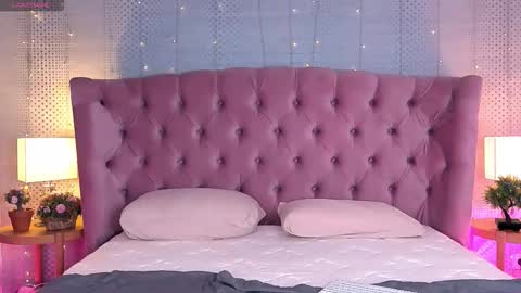 Mia online show from October 6, 2025, 9:12 pm