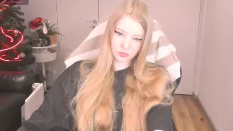 Mia online show from December 17, 2025, 4:02 pm