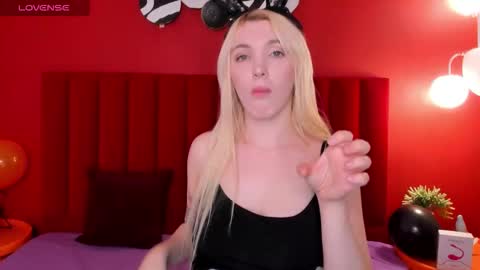 Monica online show from October 31, 2025, 1:06 am