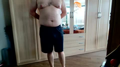 fluffybutt_ online show from June 13, 2026, 5:16 am