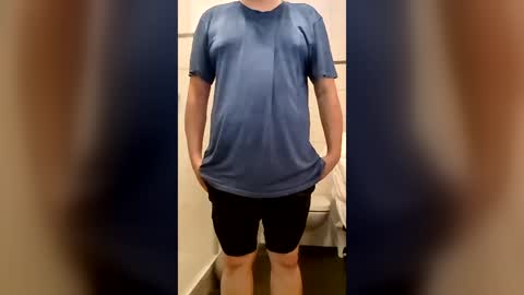 fluffybutt_ online show from June 18, 2026, 5:50 pm