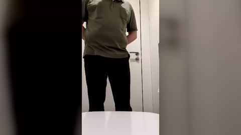 fluffybutt_ online show from June 19, 2026, 8:29 am