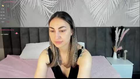 Snapshot of fly_ari chatting on June 12, 2026, 1:59 am fly_ari online show from June 12, 2026, 1:59 am