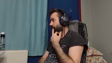 Fly online show from November 12, 2025, 8:19 pm