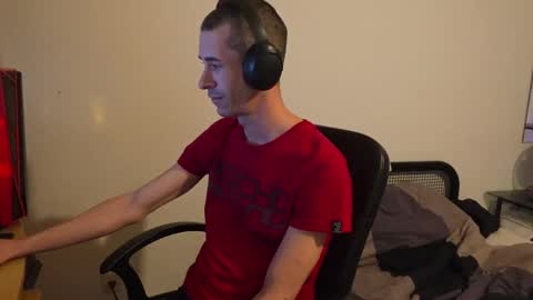 flyhigh92 online show from April 12, 2026, 11:54 pm