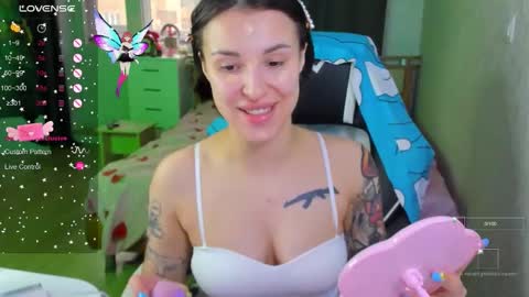 folinskaayaa online show from December 4, 2025, 5:17 am