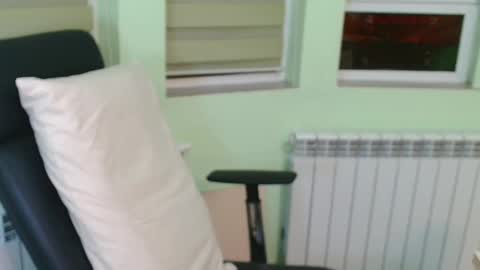 independent model online show from December 9, 2024, 8:54 pm