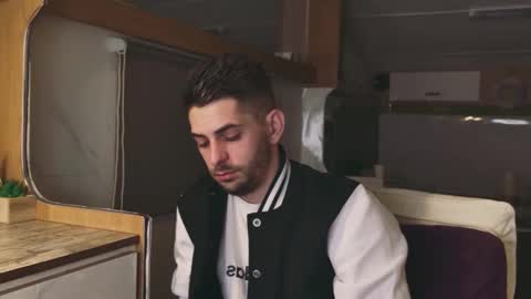 independent model online show from January 31, 2026, 9:02 pm