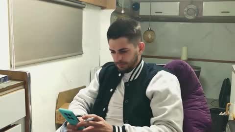 independent model online show from April 2, 2026, 5:10 pm