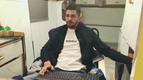 independent model online show from April 22, 2026, 5:58 pm