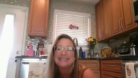 Aleesa online show from February 18, 2025, 1:44 pm