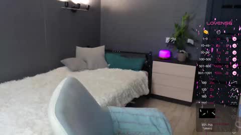 Julia online show from September 10, 2025, 12:49 pm