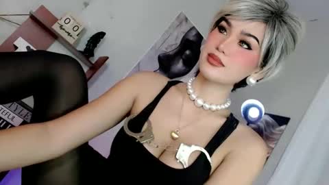 KHATRINA STACIE MARIE online show from February 13, 2026, 4:52 am