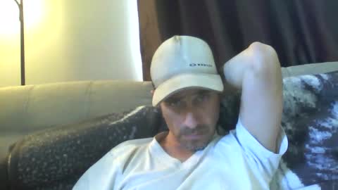 fouraide42 online show from December 13, 2024, 4:38 pm