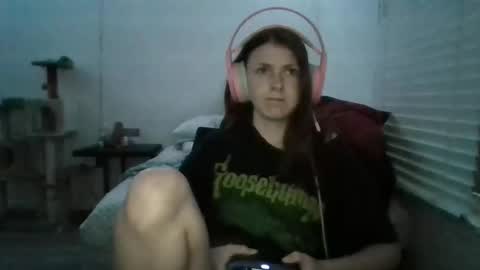 foursknfairy online show from April 18, 2026, 12:14 am