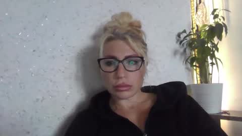 fox_red_lady7 online show from October 20, 2025, 10:05 am