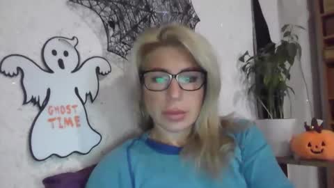 fox_red_lady7 online show from October 27, 2025, 6:50 am