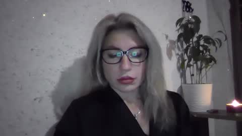 fox_red_lady7 online show from December 14, 2025, 2:55 pm