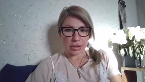 fox_red_lady7 online show from February 3, 2026, 6:51 am