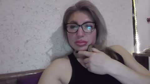 fox_red_lady7 online show from March 26, 2026, 8:03 pm