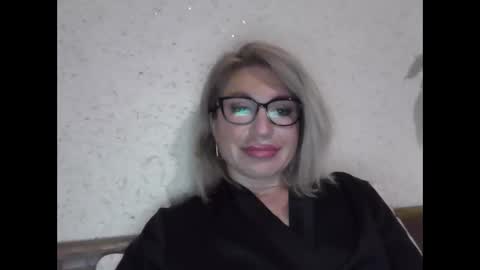 fox_red_lady7 online show from April 12, 2026, 8:58 pm