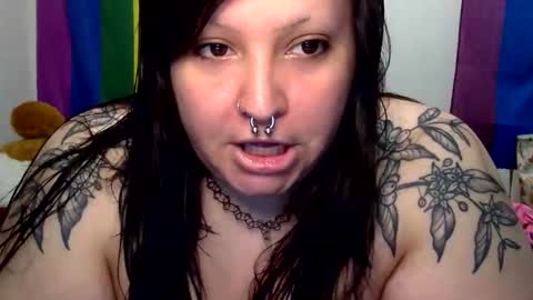 foxdarling96 online show from October 14, 2025, 3:02 pm