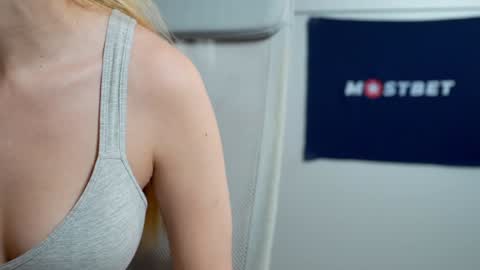 Snapshot of foxeslovefoxes chatting on January 8, 2025, 6:20 pm CUSTOM PHOTOS AND VIDEOS - online show from January 8, 2025, 6:20 pm