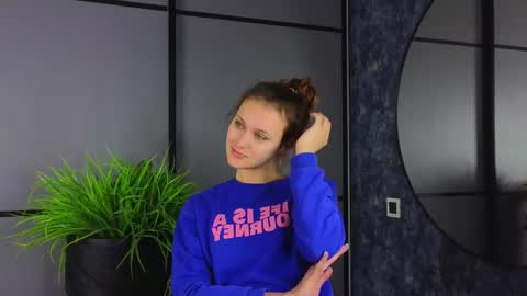 Lily online show from November 5, 2025, 7:08 am