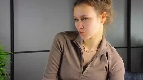 Lily online show from November 6, 2025, 6:58 am