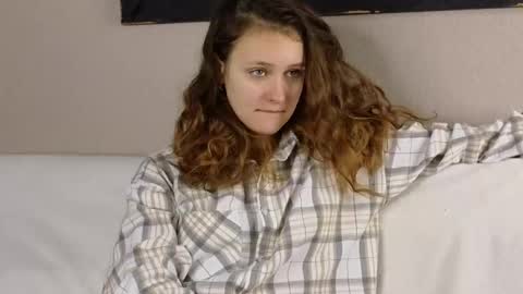 Lily online show from November 7, 2025, 6:46 am