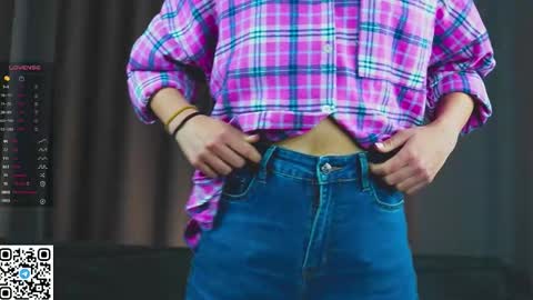 Lily online show from November 22, 2025, 7:18 am