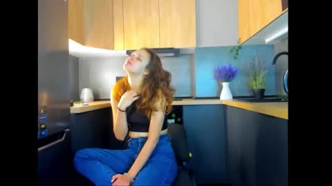 Lily online show from November 25, 2025, 7:30 am