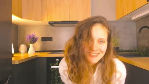 Lily online show from December 4, 2025, 6:44 am