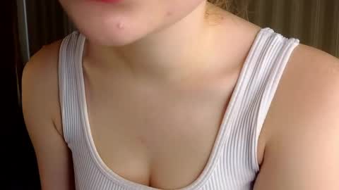 Snapshot of foxxx_tail chatting on June 7, 2026, 2:43 pm Petra online show from June 7, 2026, 2:43 pm