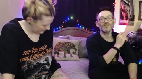 Mallory Koxx online show from December 19, 2025, 7:59 am