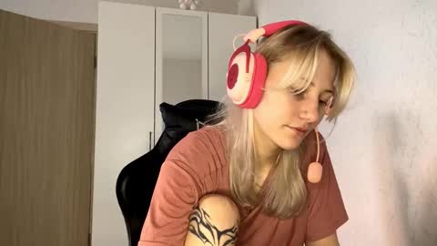 Kate online show from November 17, 2025, 8:09 am