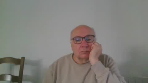 Snapshot of fra94 chatting on October 1, 2025, 2:12 pm fra94 online show from October 1, 2025, 2:12 pm