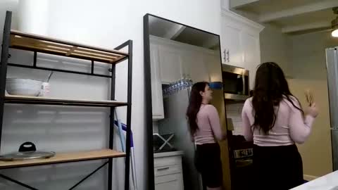 Angel online show from September 25, 2025, 3:27 pm