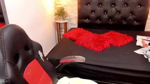          online show from December 14, 2025, 2:06 am