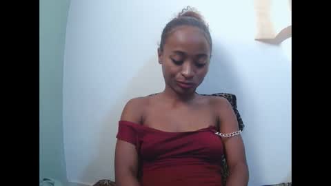 Snapshot of francine925426 chatting on May 24, 2026, 1:05 pm francine925426 online show from May 24, 2026, 1:05 pm