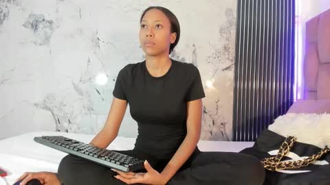 Laura online show from November 5, 2025, 7:14 pm