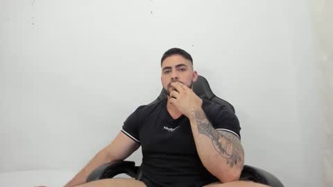 frank_foxx1 online show from March 16, 2026, 3:12 am