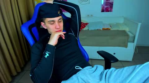 Frank online show from April 22, 2026, 5:32 am