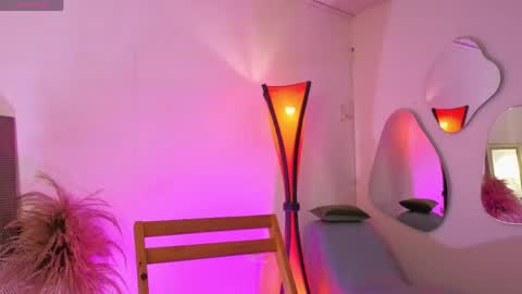 Fransheska online show from April 21, 2026, 11:49 am