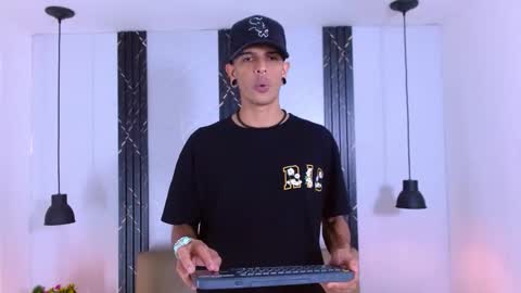 Franvill trato online show from September 29, 2025, 7:51 pm