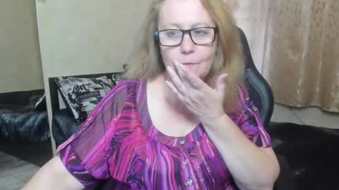 FrauMartha online show from September 27, 2025, 1:27 pm