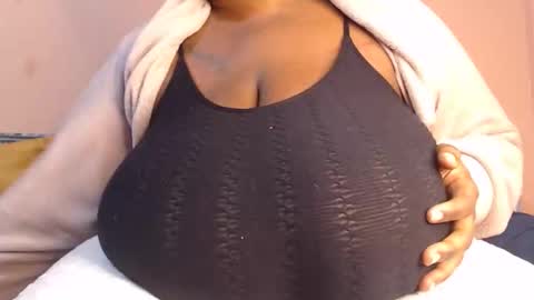 Snapshot of freakyboobsxx chatting on June 10, 2026, 7:40 am Kimmy online show from June 10, 2026, 7:40 am