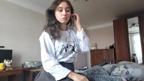 Mia online show from October 3, 2025, 11:40 am